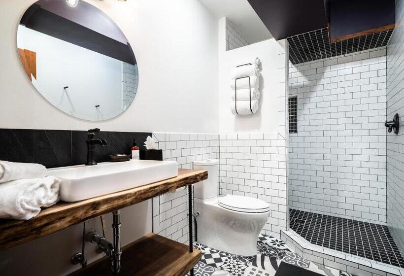 غرفة سوبيريور سرير كينج, The Horton