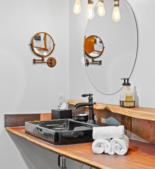 غرفة قياسية سرير كينج, The Horton