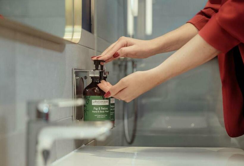 חדר סטנדרט עם מיטת קינג, Voco Auckland City Centre, An Ihg