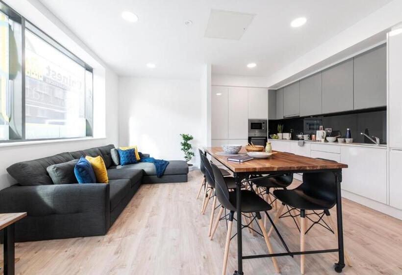 基本间, Yugo Explore   Highfield Park