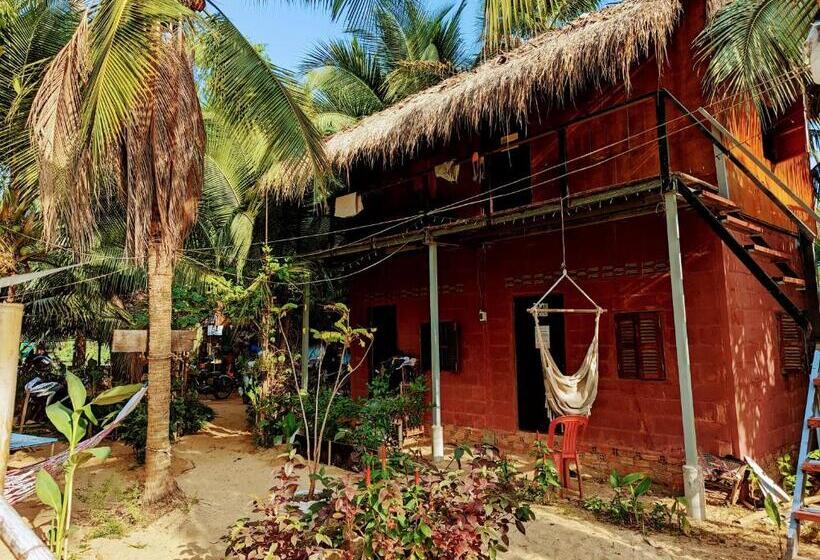 سرير فى غرفة مشتركه, Yellow Sun Kampot