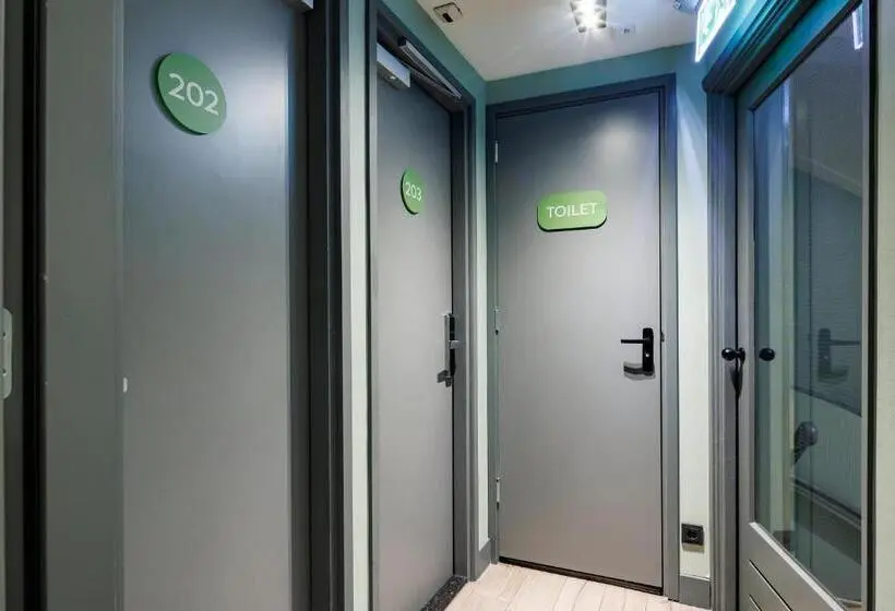 バス共有のスタンダードルーム, Ciao Papa Hotel Amsterdam Central Station