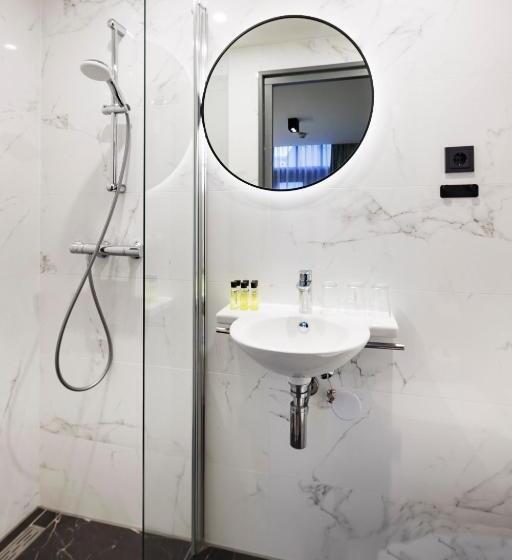 带共用浴室的标准房间, Ciao Papa Hotel Amsterdam Central Station