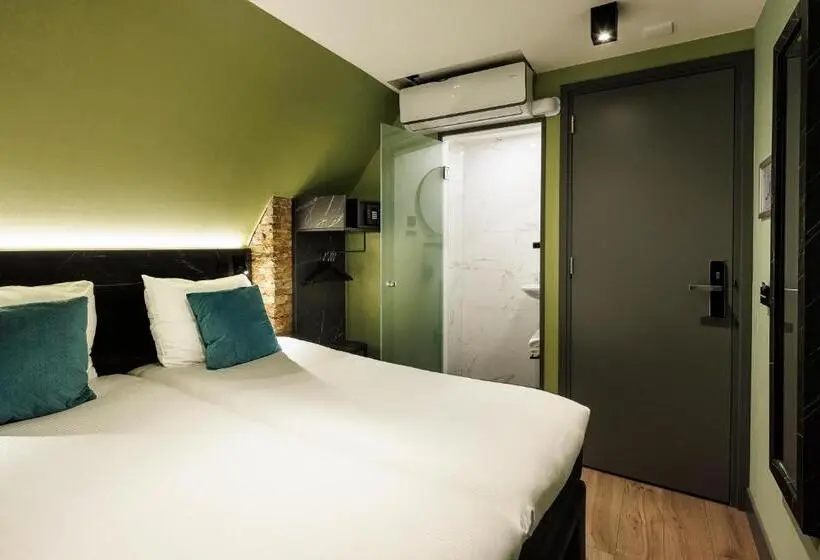 バス共有のスタンダードルーム, Ciao Papa Hotel Amsterdam Central Station