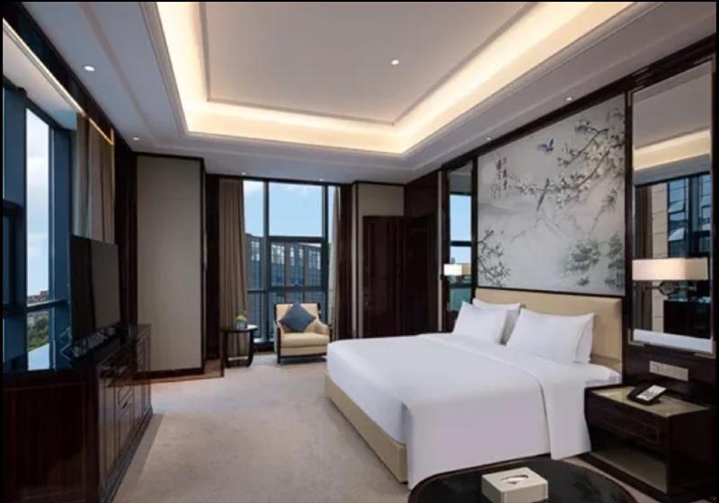 Люкс Клуб, Wyndham Grand Tongren Downtown