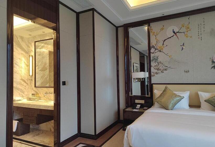 Люкс Клуб, Wyndham Grand Tongren Downtown