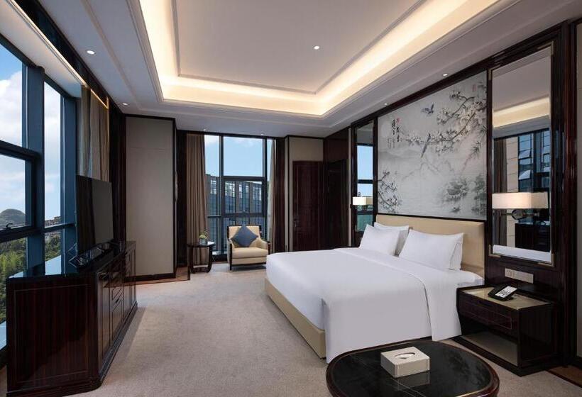 Люкс Клуб, Wyndham Grand Tongren Downtown