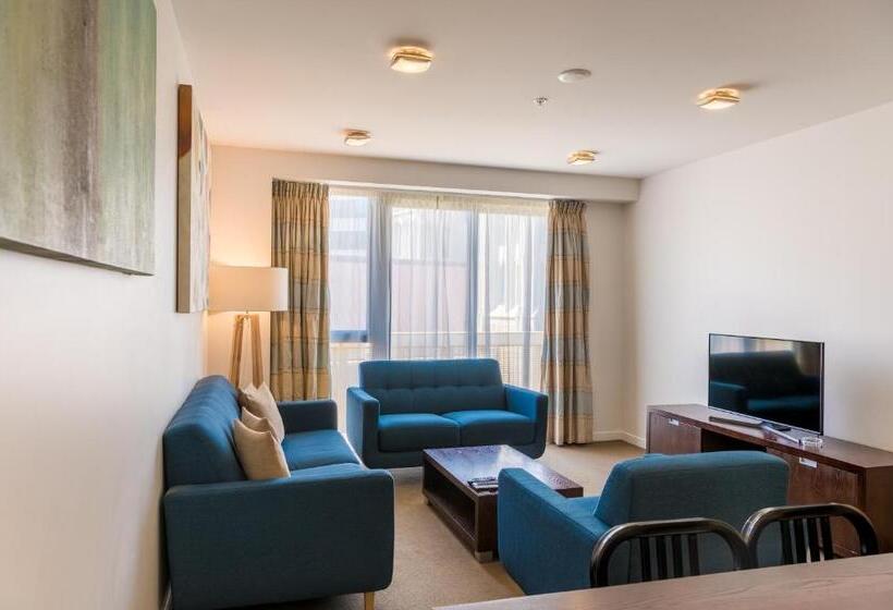 Дом 4 Спальни, Boulcott Suites