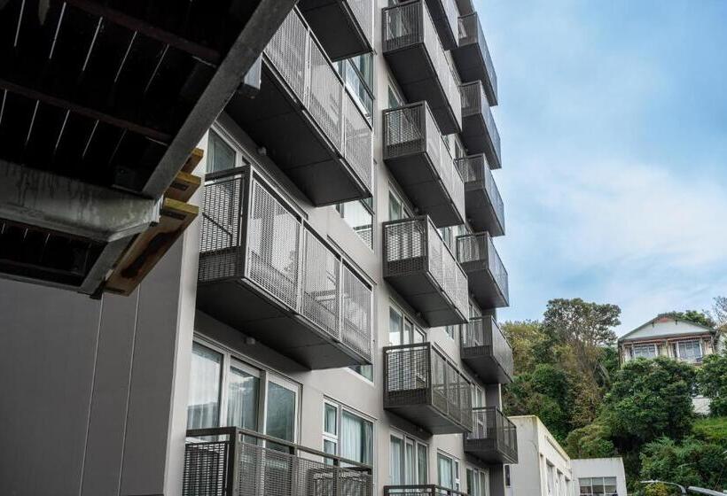 شقة غرفة واحدة, Boulcott Suites