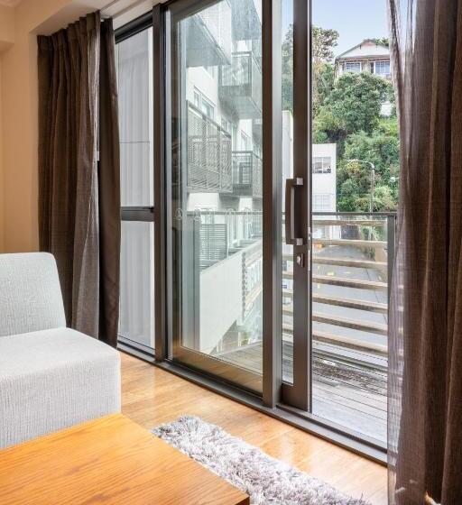 شقة غرفة واحدة, Boulcott Suites