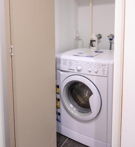 استوديو إدارى, Boulcott Suites