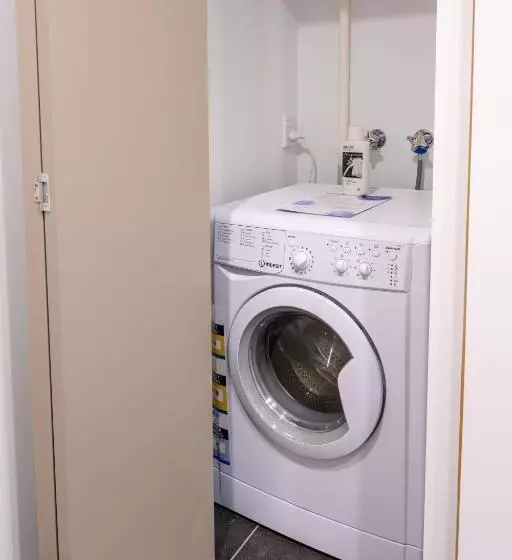 استودیو اجرایی, Boulcott Suites
