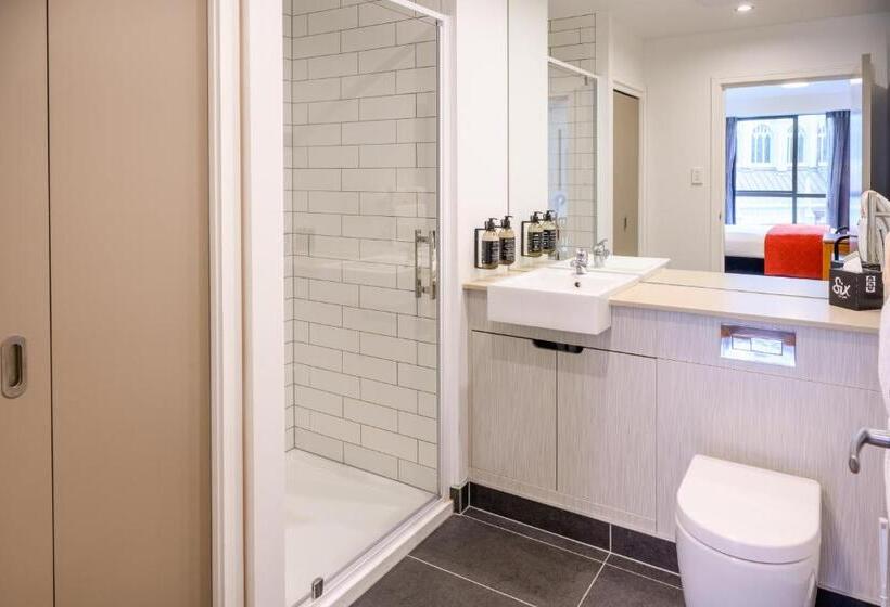 استوديو إدارى, Boulcott Suites