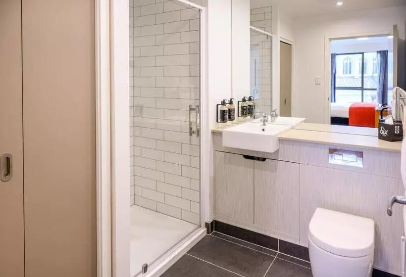 استودیو اجرایی, Boulcott Suites