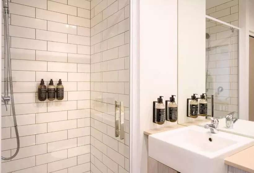استودیو اجرایی, Boulcott Suites