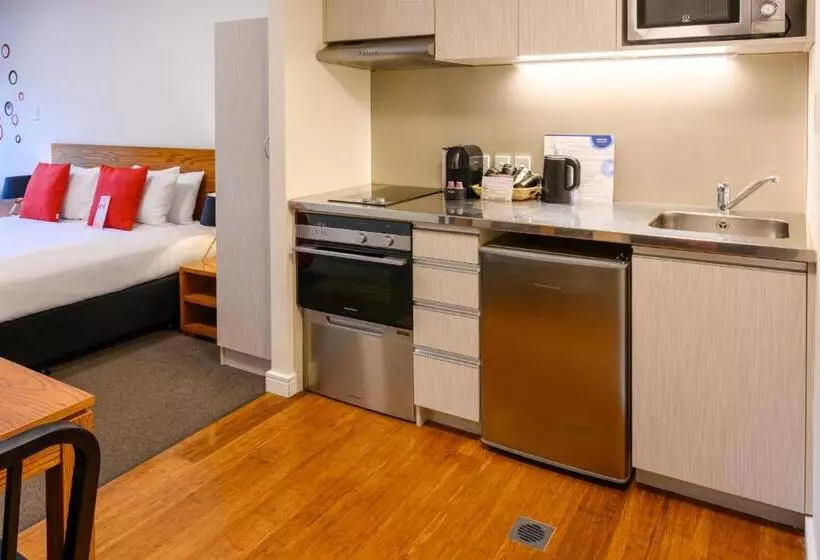 استودیو اجرایی, Boulcott Suites