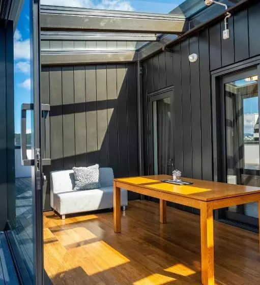 1 Bedroom Penthouse Apartment, Boulcott Suites