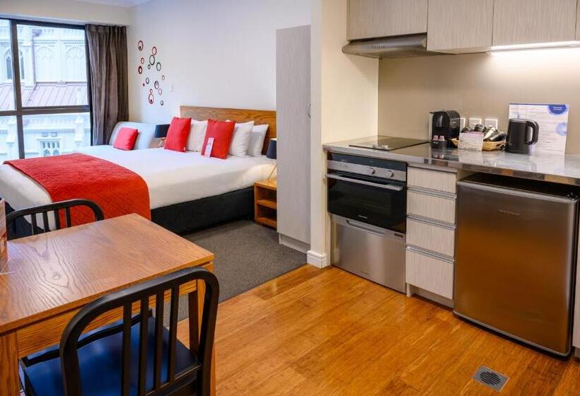 استوديو إدارى, Boulcott Suites