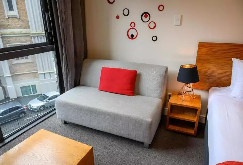 استودیو اجرایی, Boulcott Suites