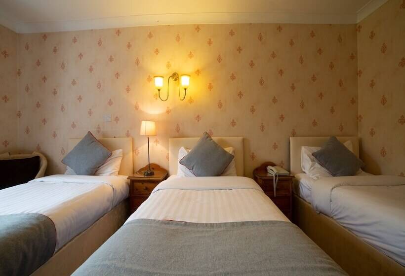 Habitació Triple Estàndard, Fines Bayliwick