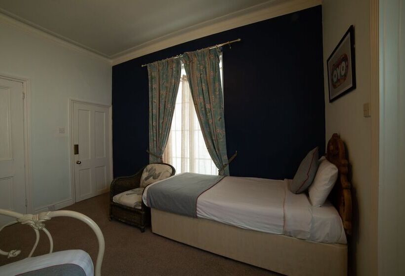 Family Room, Fines Bayliwick