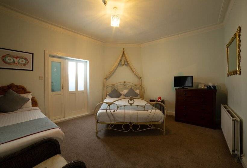 Family Room, Fines Bayliwick