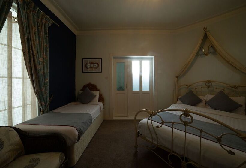 Family Room, Fines Bayliwick