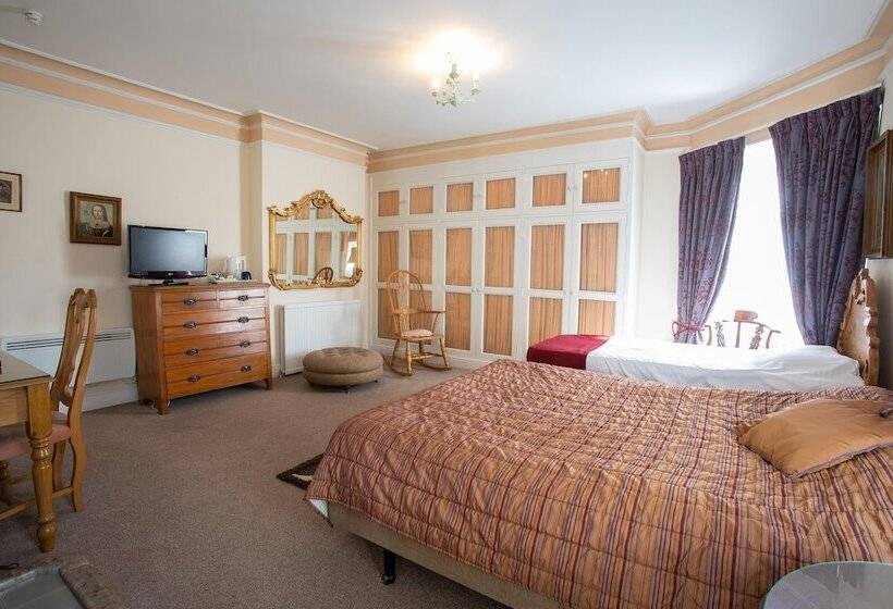 Family Room, Fines Bayliwick