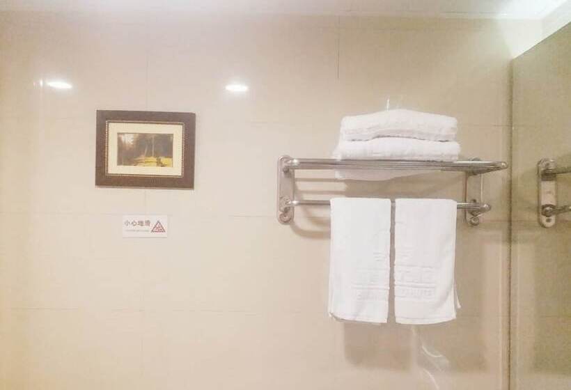 デラックスルーム, New World