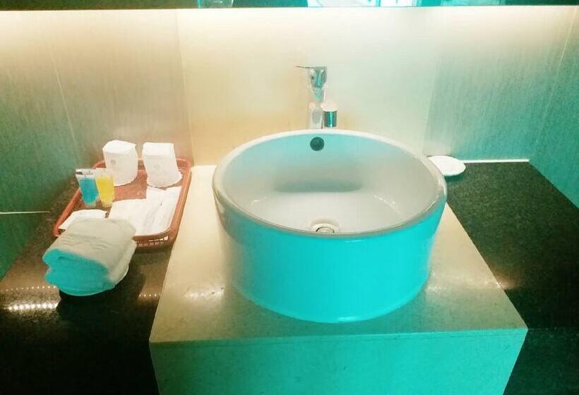 デラックススイート, New World