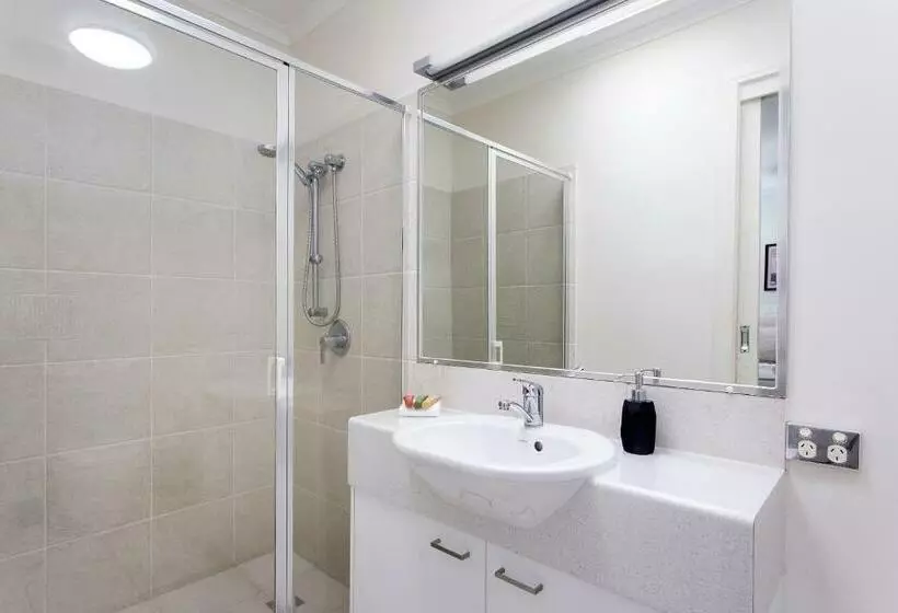 2 Bedroom Apartment with Views, Offshore Noosa Resort