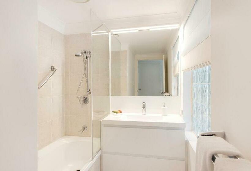 2 Bedroom Apartment with Views, Offshore Noosa Resort