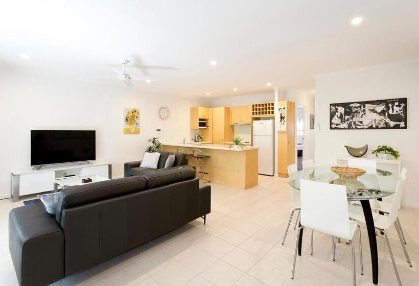 2 Bedroom Apartment with Views, Offshore Noosa Resort