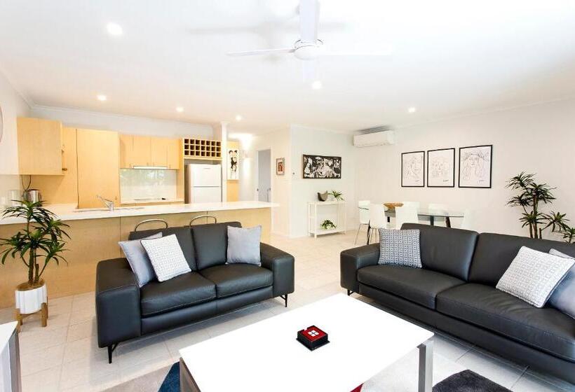 2 Bedroom Apartment with Views, Offshore Noosa Resort