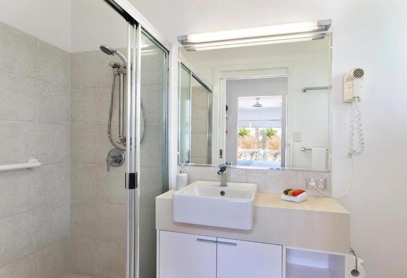 2 Bedroom Apartment with Views, Offshore Noosa Resort