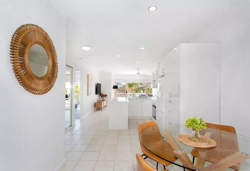 2 Bedroom Apartment with Views, Offshore Noosa Resort