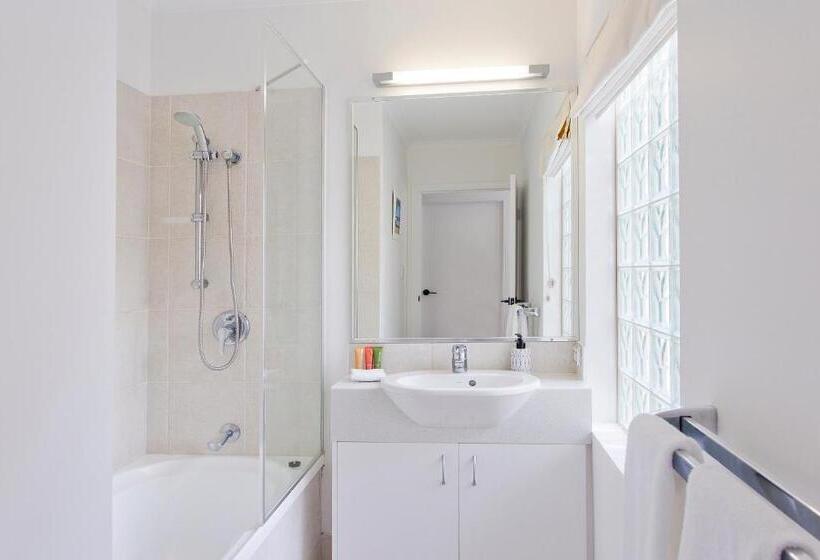 2 Bedroom Apartment with Views, Offshore Noosa Resort