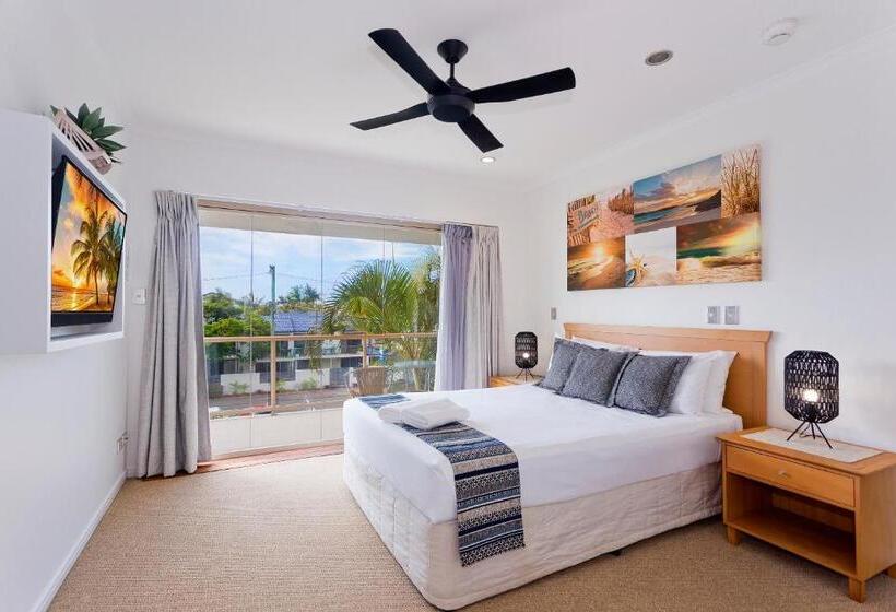 2 Bedroom Apartment with Views, Offshore Noosa Resort