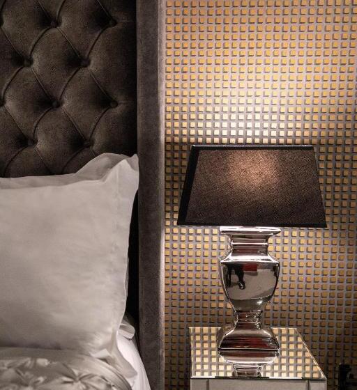 غرفة قياسية, Square Townhouse