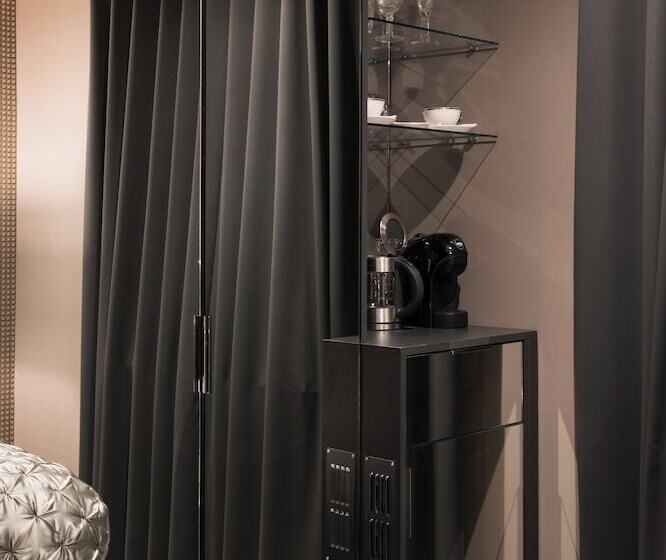 غرفة قياسية, Square Townhouse