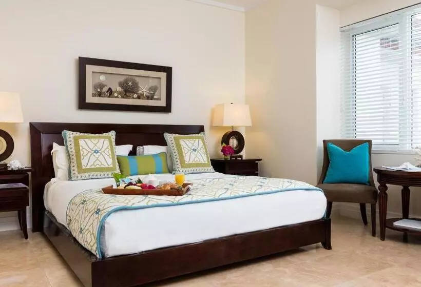 استودیوی استاندارد با چشم‌انداز دریا, West Bay Club