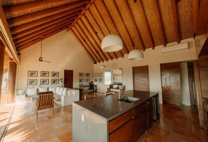 جناح سوبيريور مطل علي البحر, Las Palmas Luxury Villas