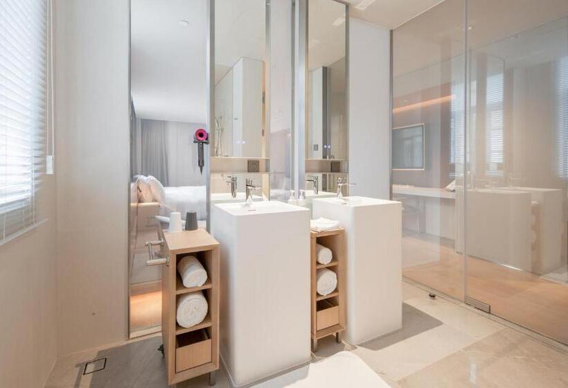 اتاق خانوادگی, Andi Townscape Wuhan