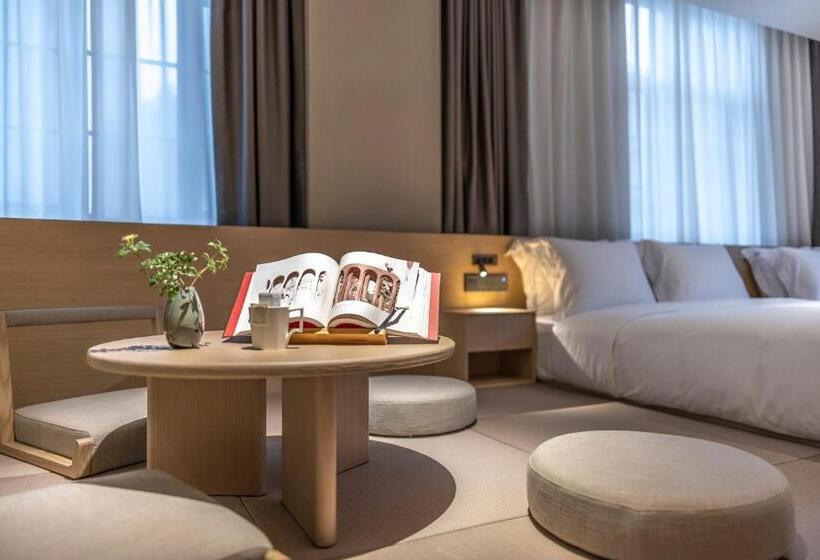 اتاق خانوادگی, Andi Townscape Wuhan