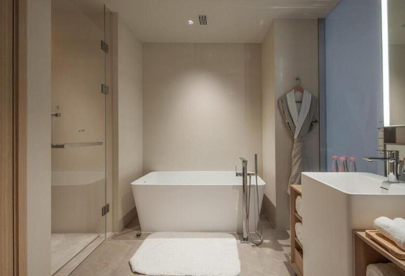 Suite with Terrace, Andi Townscape Wuhan