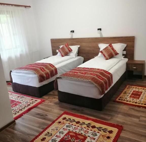 غرفة قياسية, Pensiunea Plai Strabun