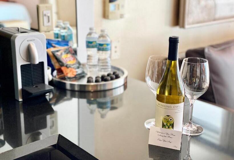 스위트 킹사이즈 침대, Boutique Suites 3 Min Walk To Beach