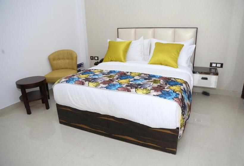Номер Deluxe, M K Hotel And Restaurant