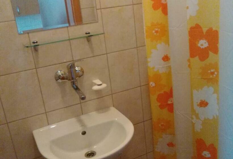 스탠다드 스튜디오 (테라스구비), Privát Sulamit