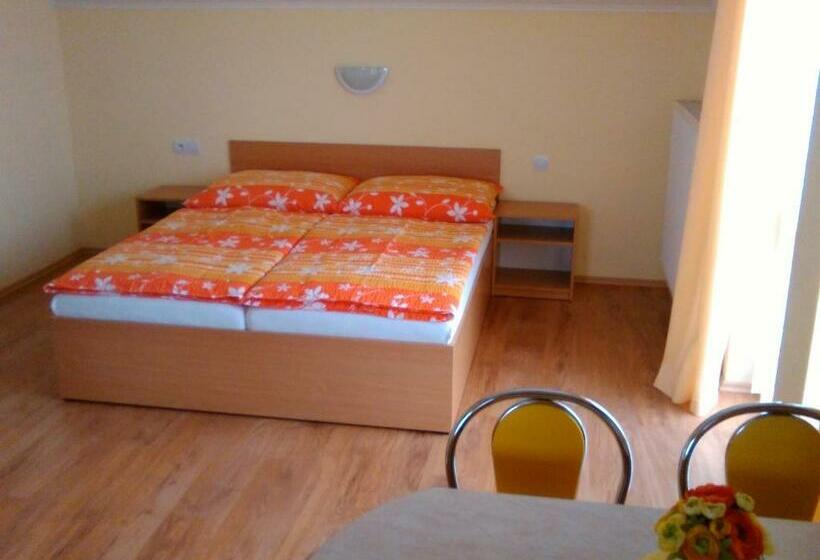 스탠다드 스튜디오 (테라스구비), Privát Sulamit